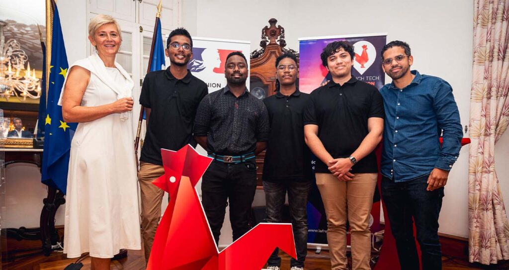 Hackathon à La Réunion&nbsp;: Des étudiants et experts unis pour révolutionner la gestion de crise cyclonique