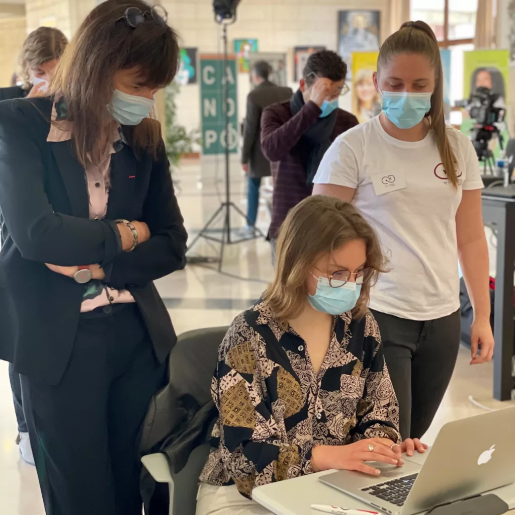 Promouvoir la mixité dans le numérique en découvrant la programmation