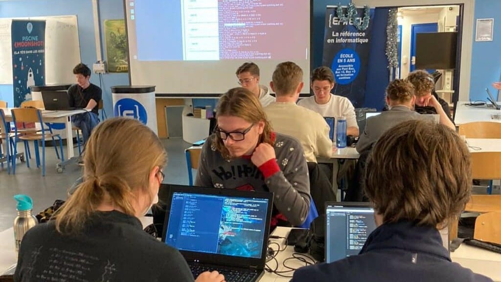 Les Tek2 d’Epitech plongent dans la Piscine Paradigmes pour apprendre le langage C++